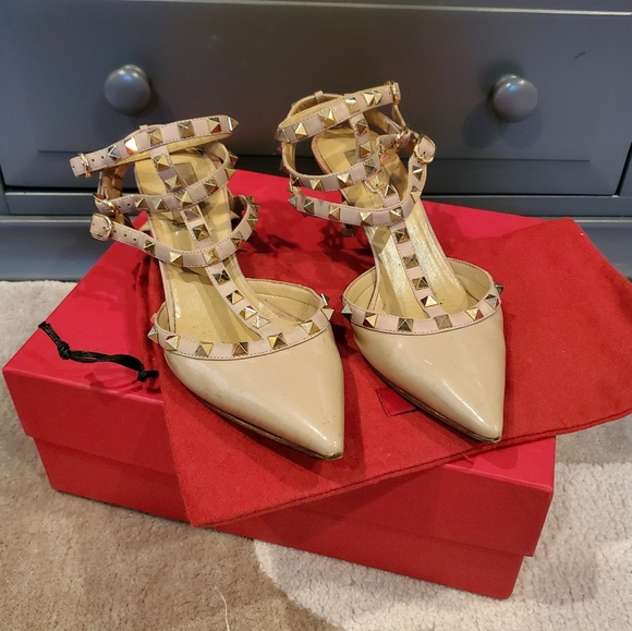 Valentino Garavani Shoes - Valentino Garavani The Rockstud Pumps 39